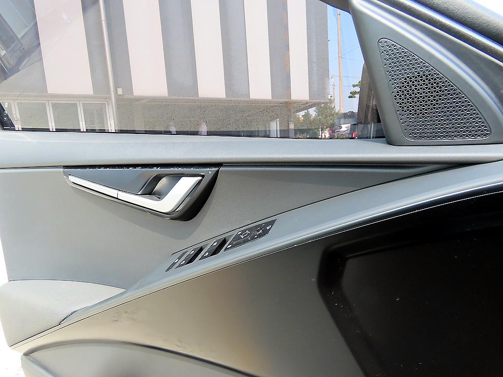 Kia Niro — photo 11