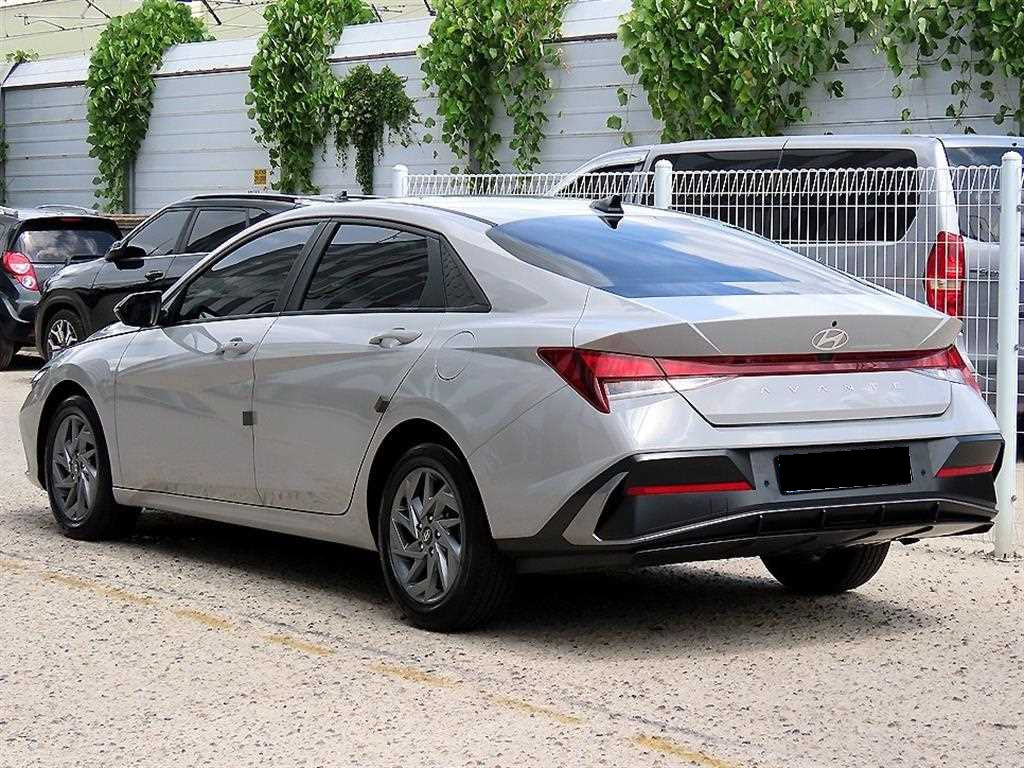 Hyundai Avante — photo 03