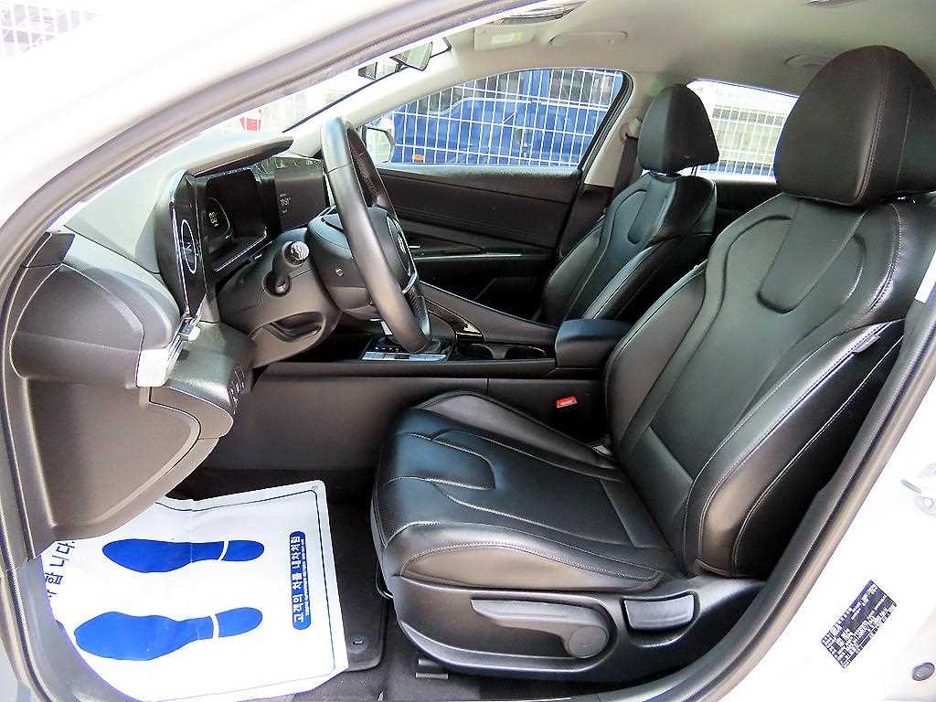 Hyundai Avante — photo 05