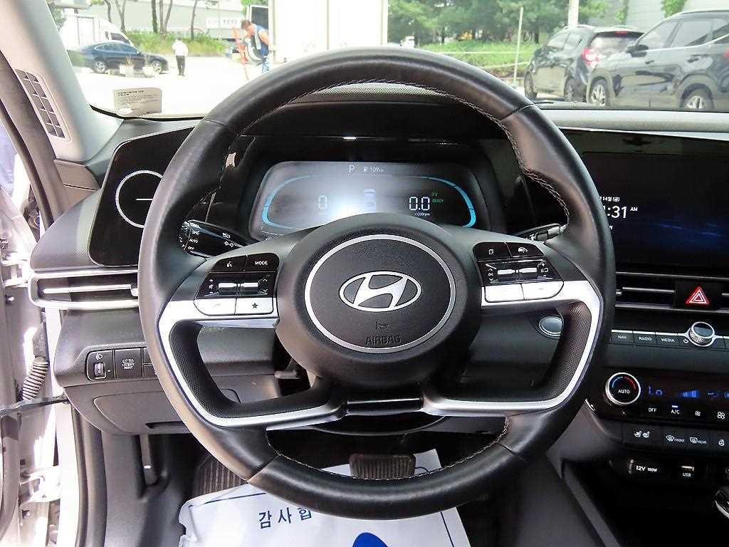 Hyundai Avante — photo 08