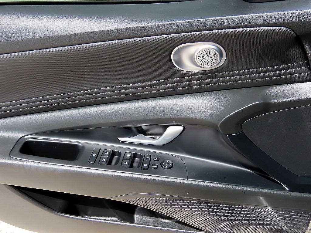Hyundai Avante — photo 11