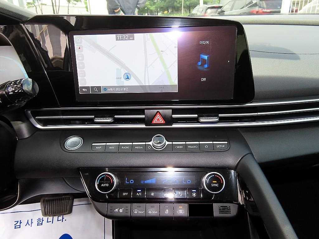 Hyundai Avante — photo 13