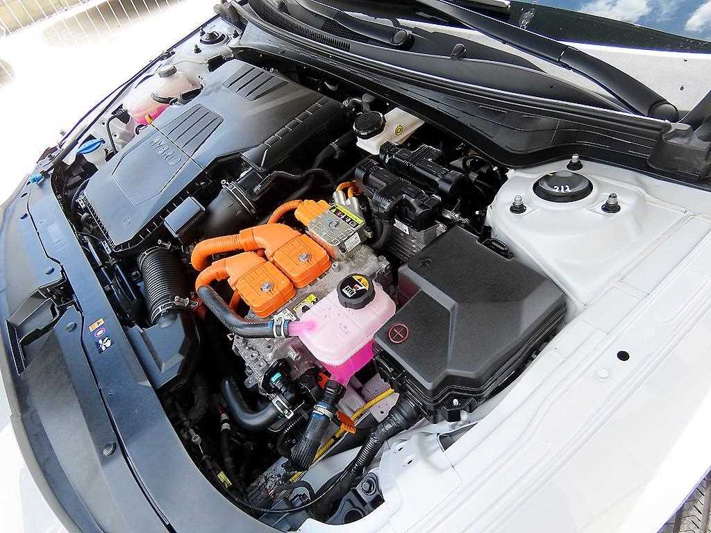 Hyundai Avante — photo 17