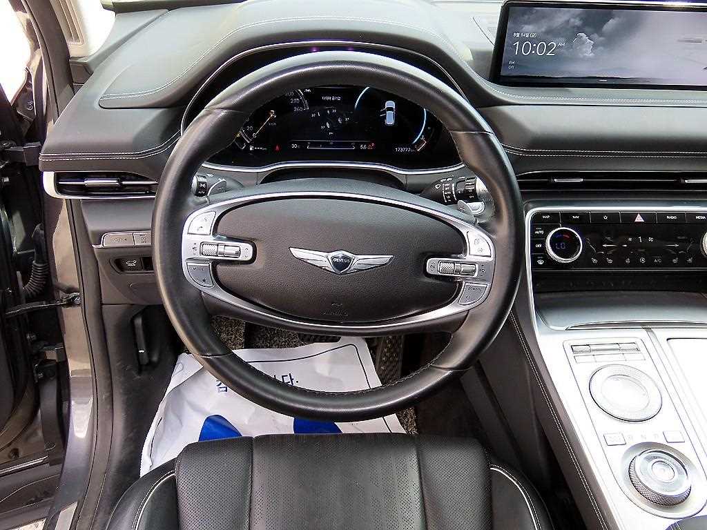 Genesis GV80 — photo 08
