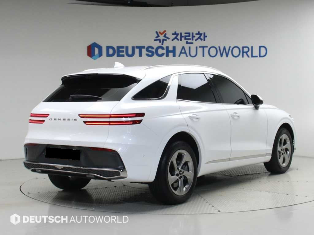 Genesis GV70 — photo 02