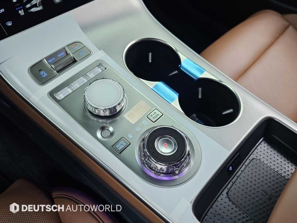 Genesis GV70 — photo 09
