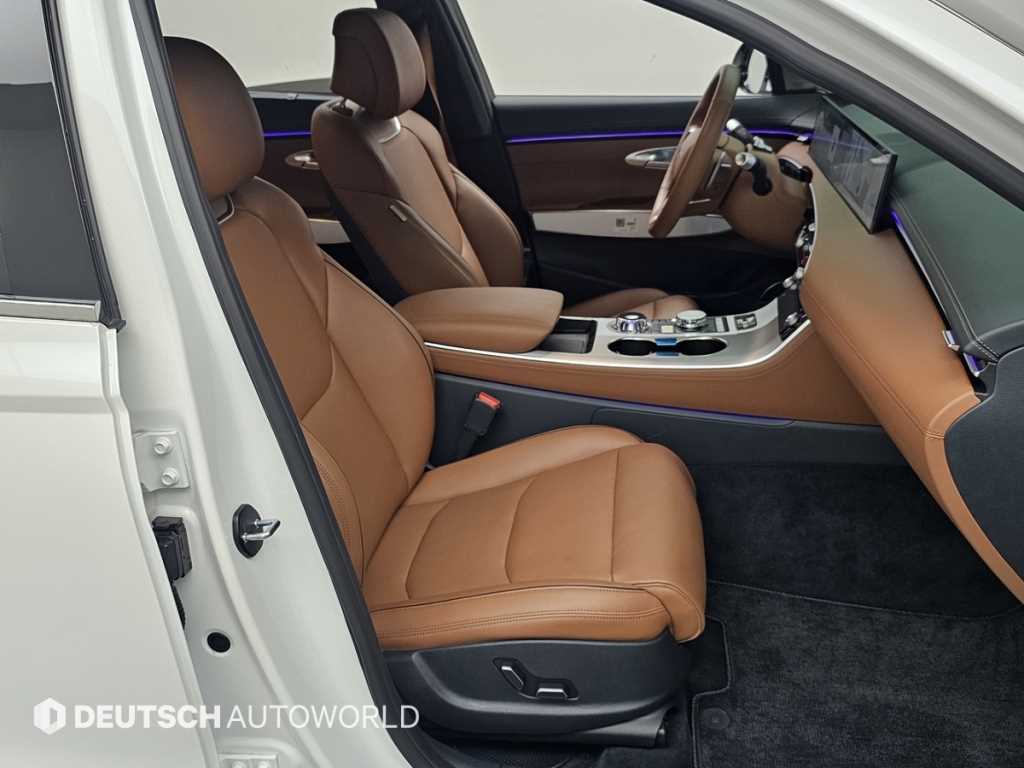 Genesis GV70 — photo 10