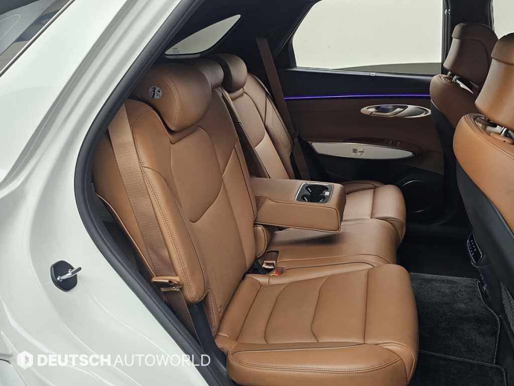 Genesis GV70 — photo 12
