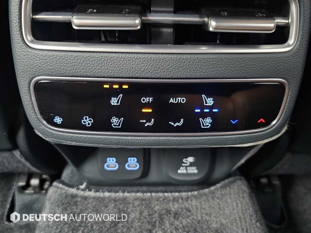 Genesis GV70 — photo 16