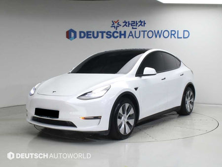 Tesla Model Y — photo 01
