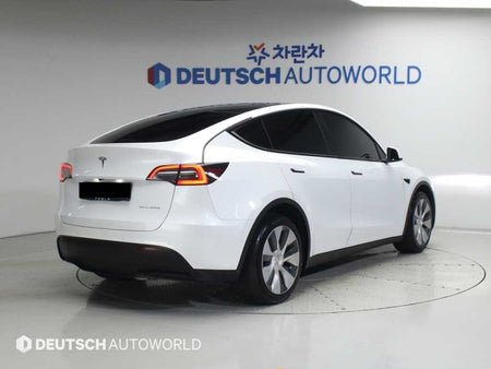 Tesla Model Y — photo 02