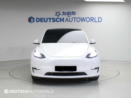 Tesla Model Y — photo 03