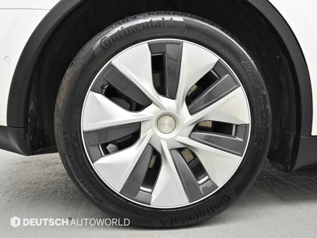 Tesla Model Y — photo 05
