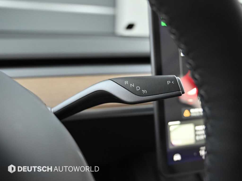 Tesla Model Y — photo 09