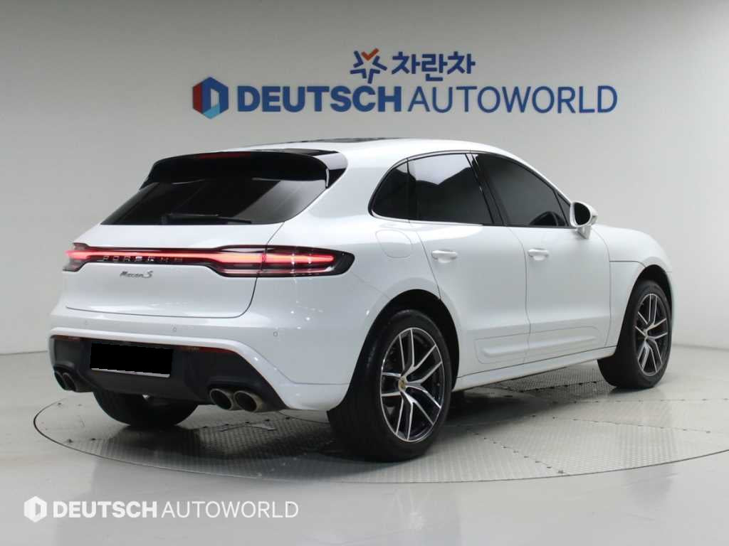 Porsche Macan — photo 02