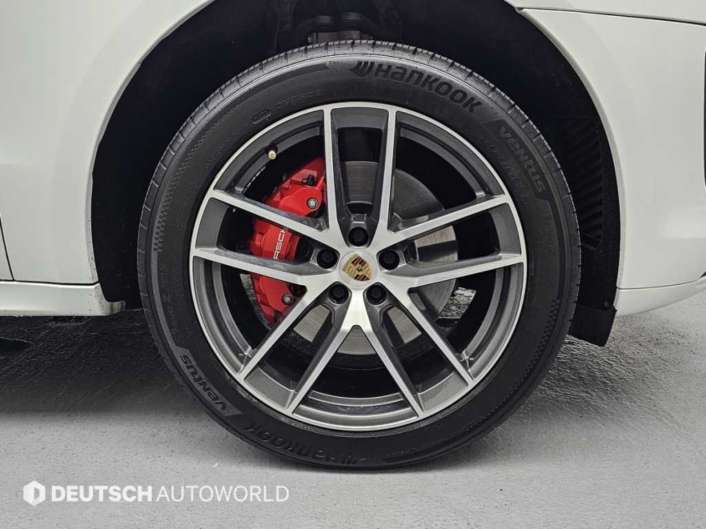 Porsche Macan — photo 05