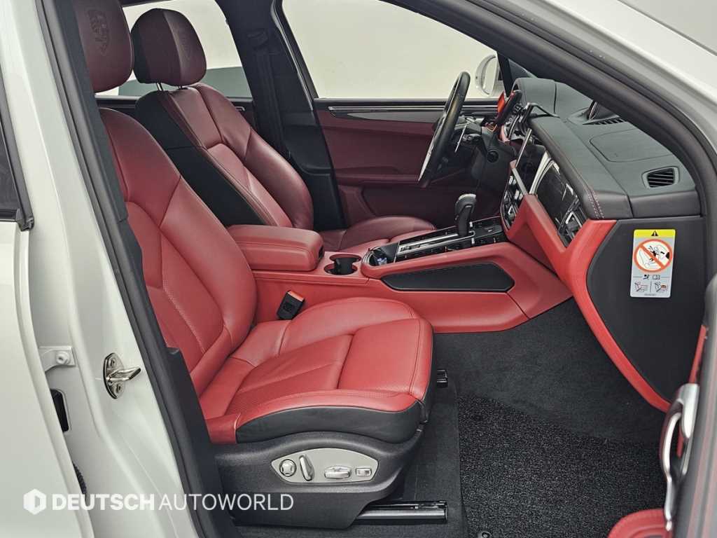 Porsche Macan — photo 10