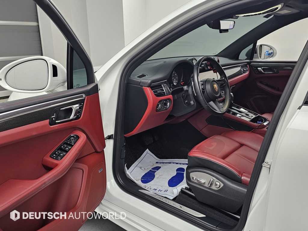 Porsche Macan — photo 11