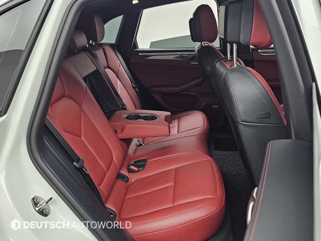 Porsche Macan — photo 12