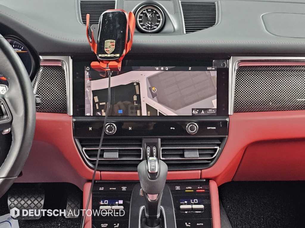 Porsche Macan — photo 14