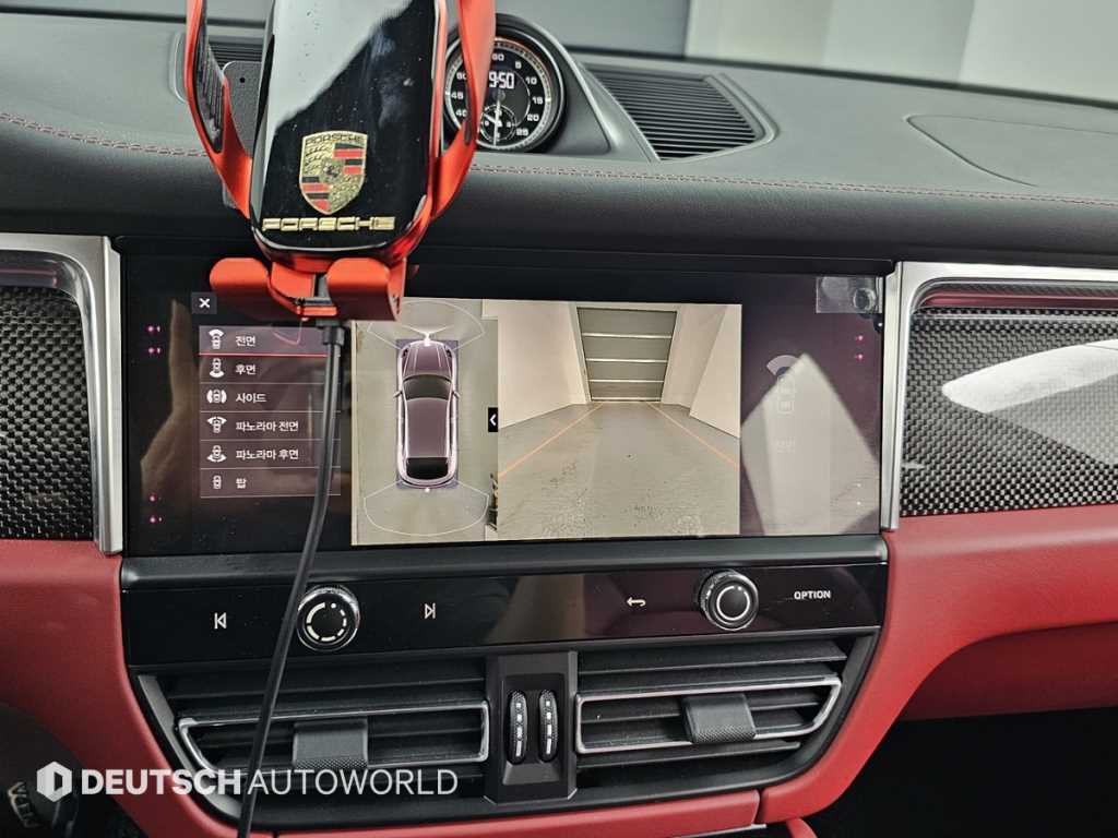 Porsche Macan — photo 15