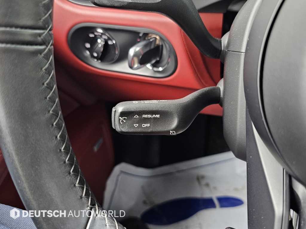 Porsche Macan — photo 17