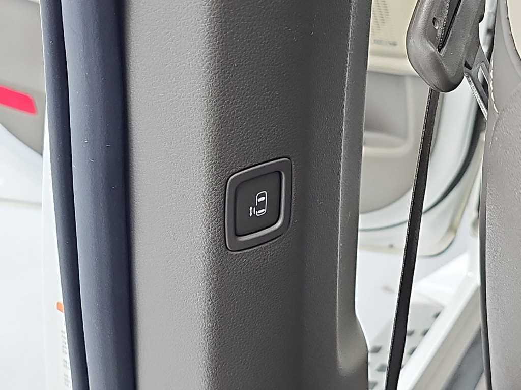 Kia Carnival — photo 16