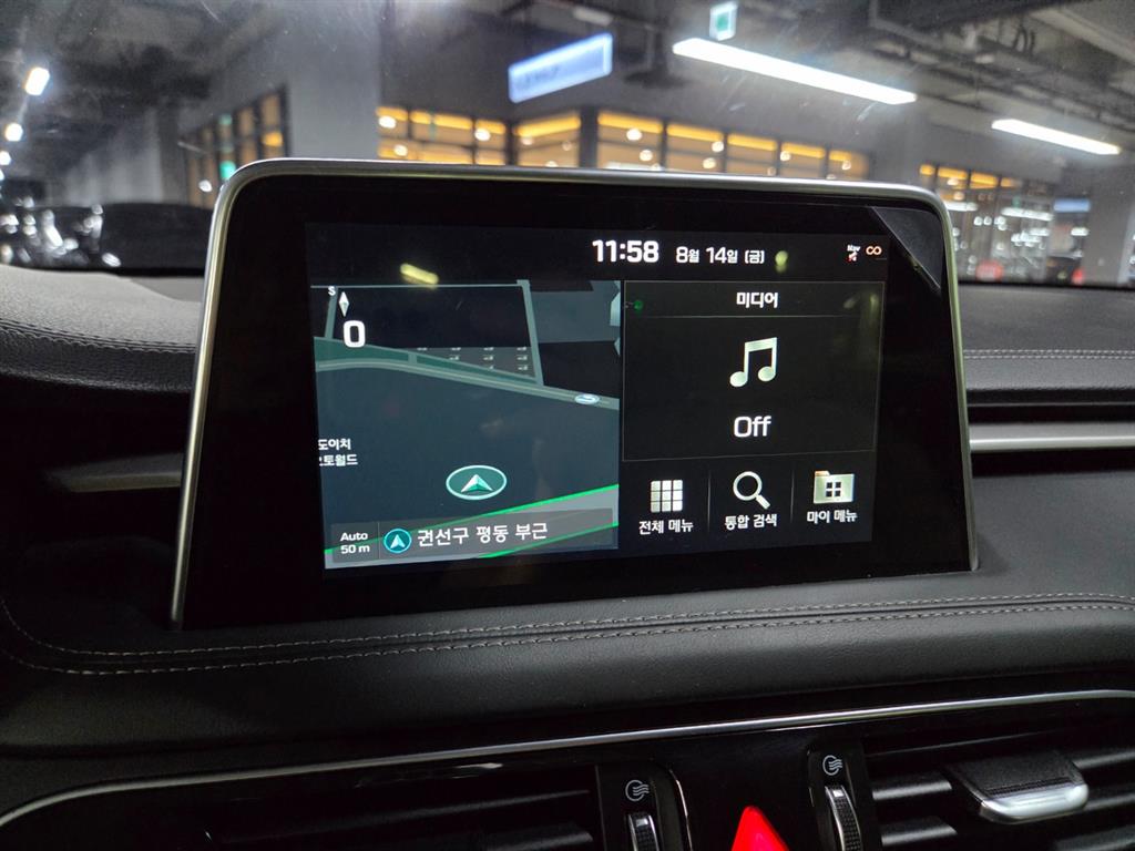 Genesis G70 — photo 09