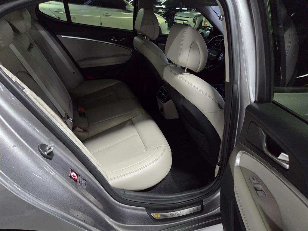 Genesis G70 — photo 17