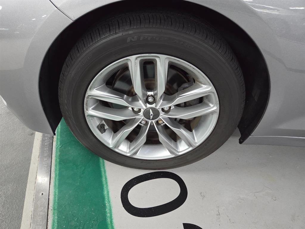 Genesis G70 — photo 19