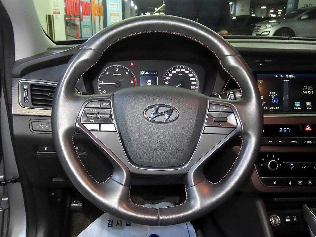 Hyundai Sonata — photo 09