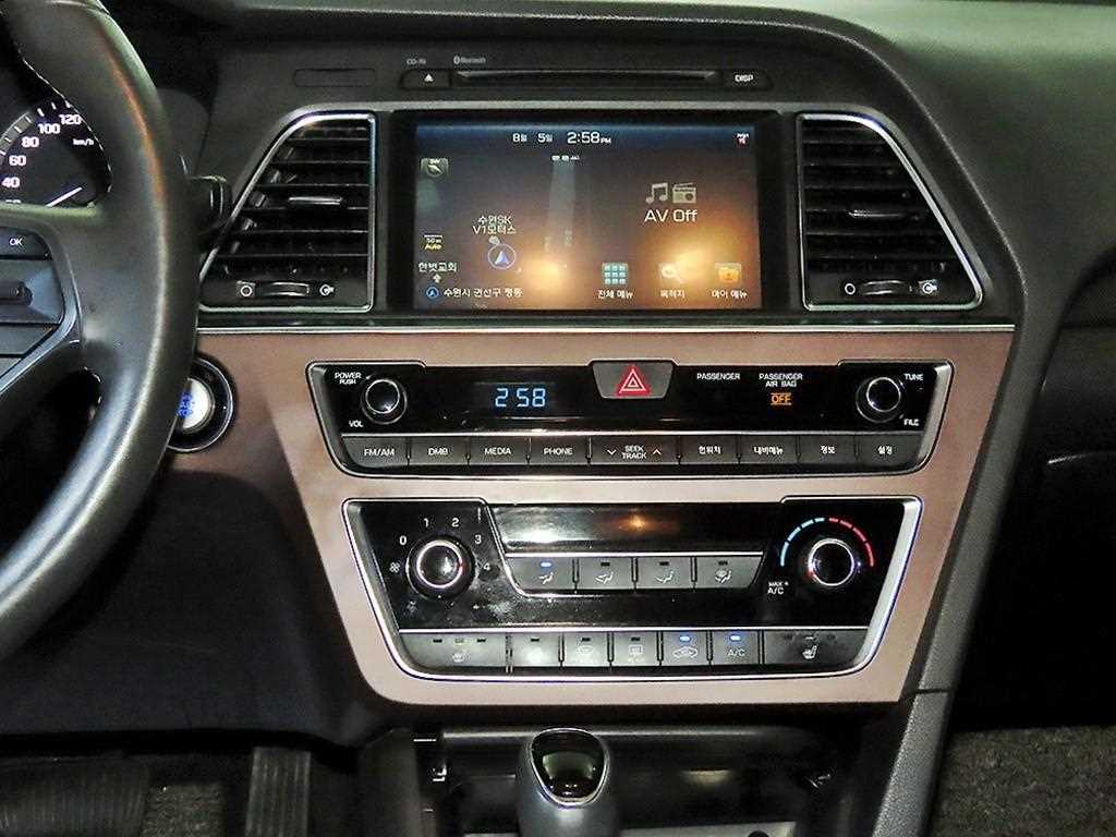 Hyundai Sonata — photo 11