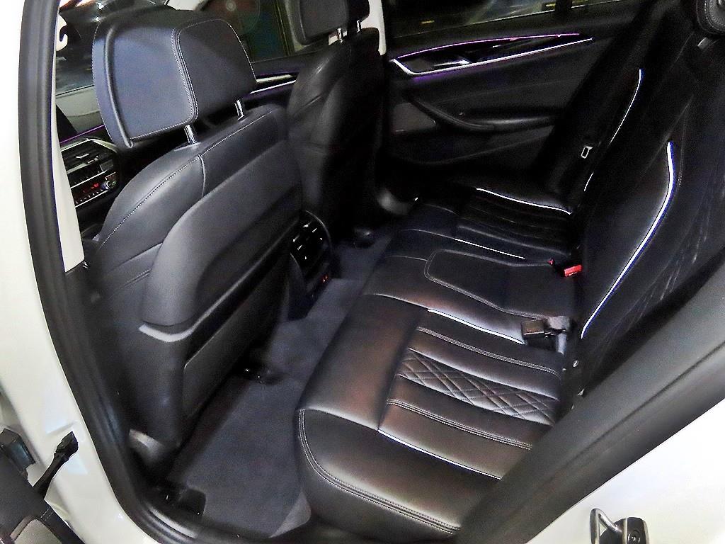 BMW 5-Series — photo 07