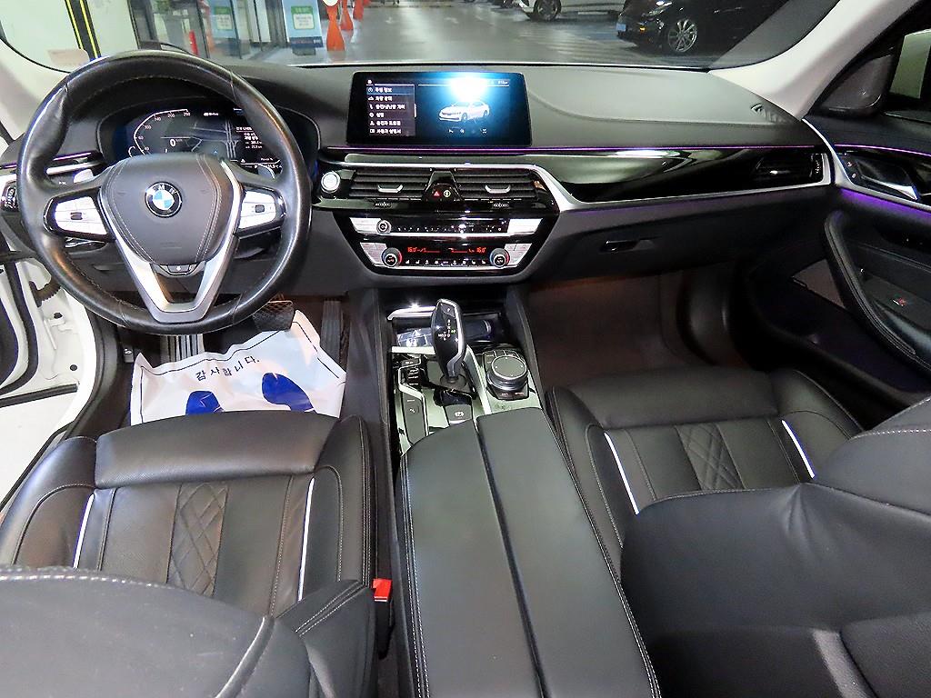 BMW 5-Series — photo 10