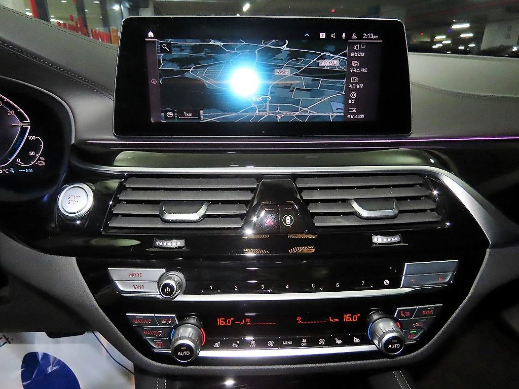 BMW 5-Series — photo 11