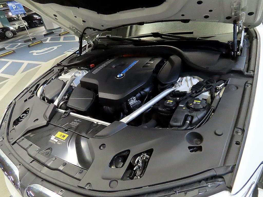 BMW 5-Series — photo 19