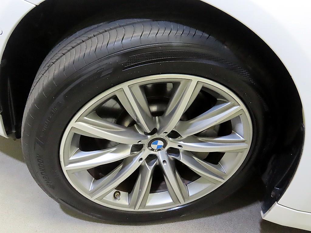 BMW 5-Series — photo 20