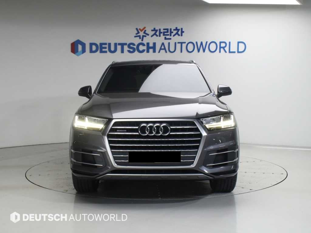 Audi Q7 — photo 03