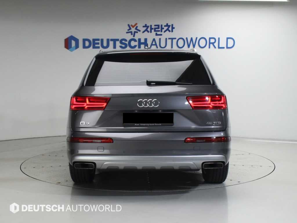 Audi Q7 — photo 04