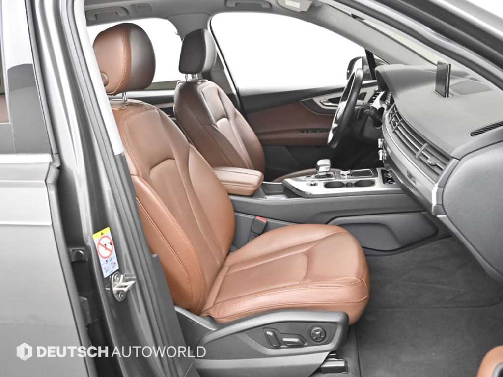 Audi Q7 — photo 10