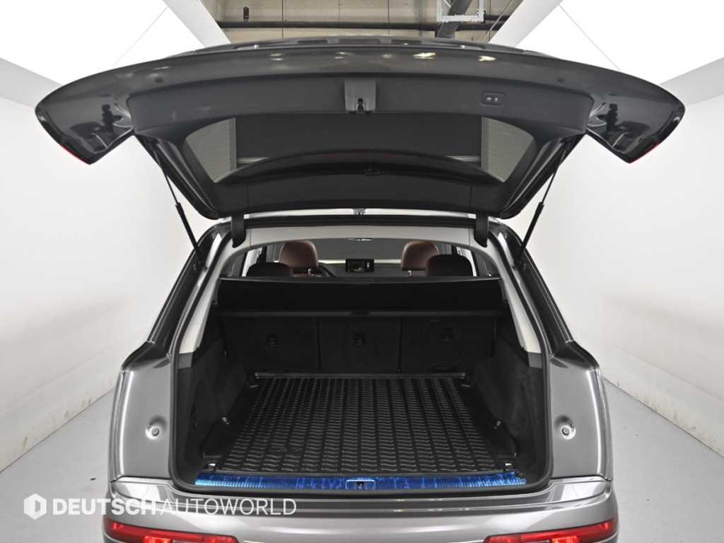 Audi Q7 — photo 19