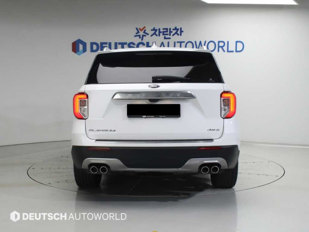 Ford Explorer — photo 05