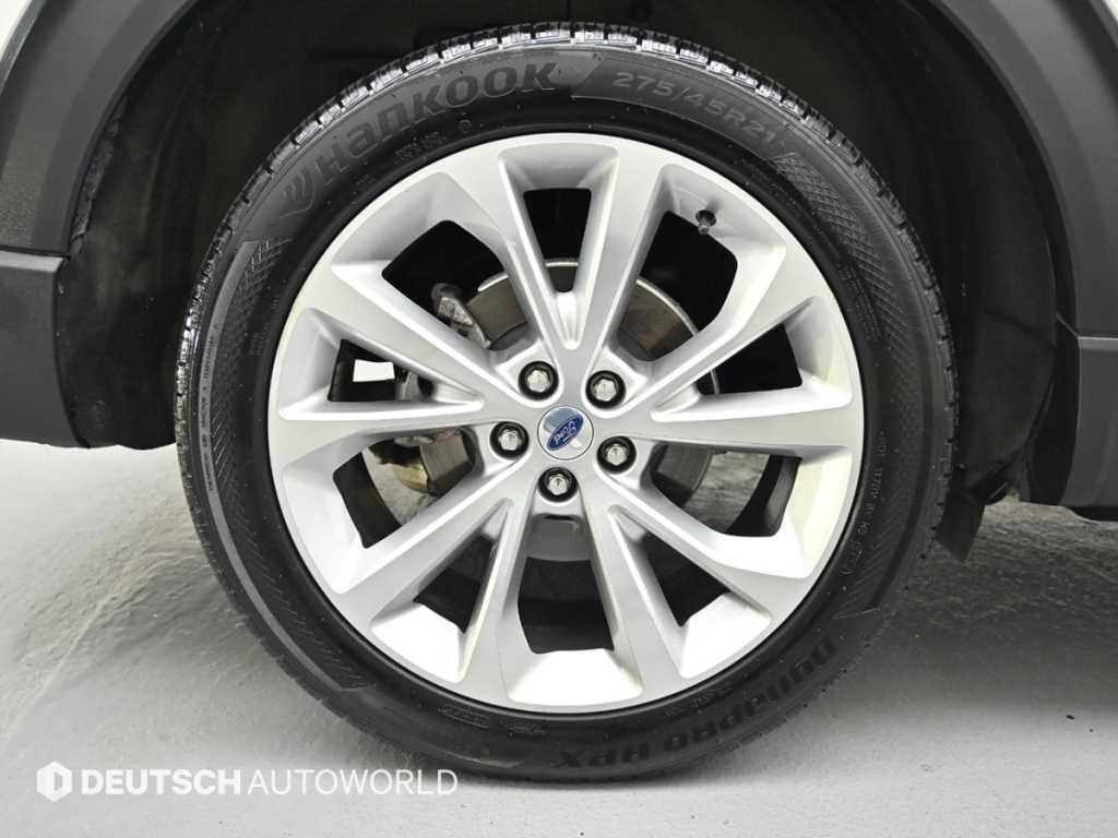 Ford Explorer — photo 06