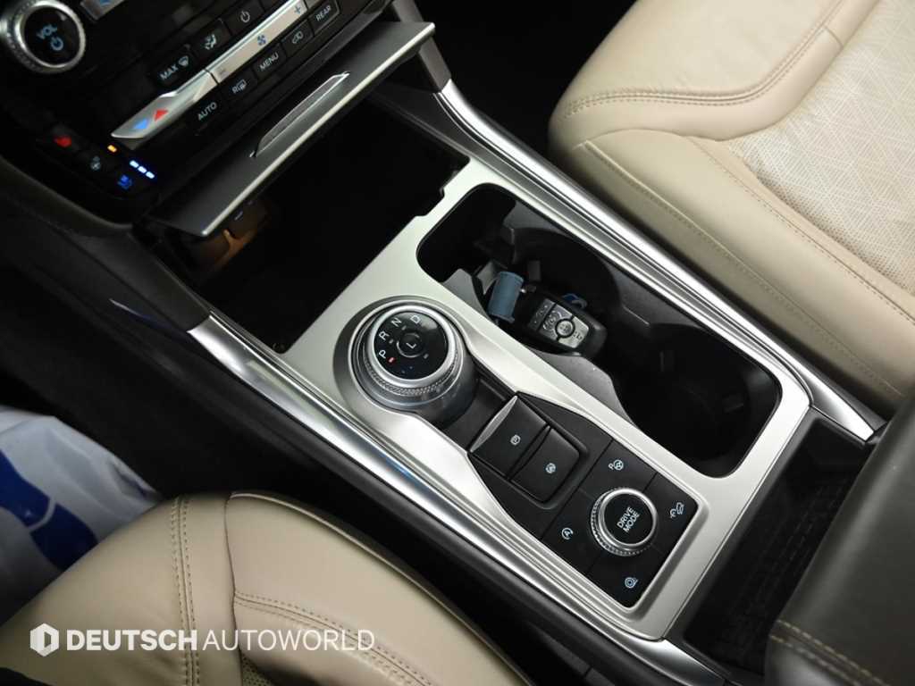 Ford Explorer — photo 09