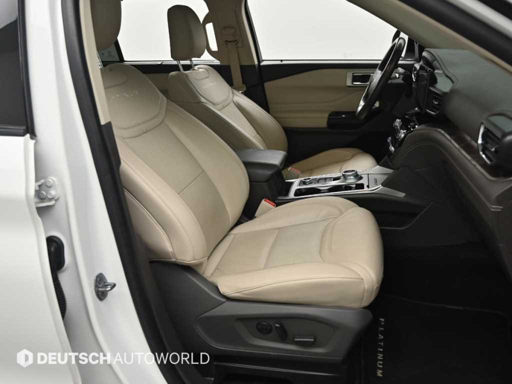 Ford Explorer — photo 10