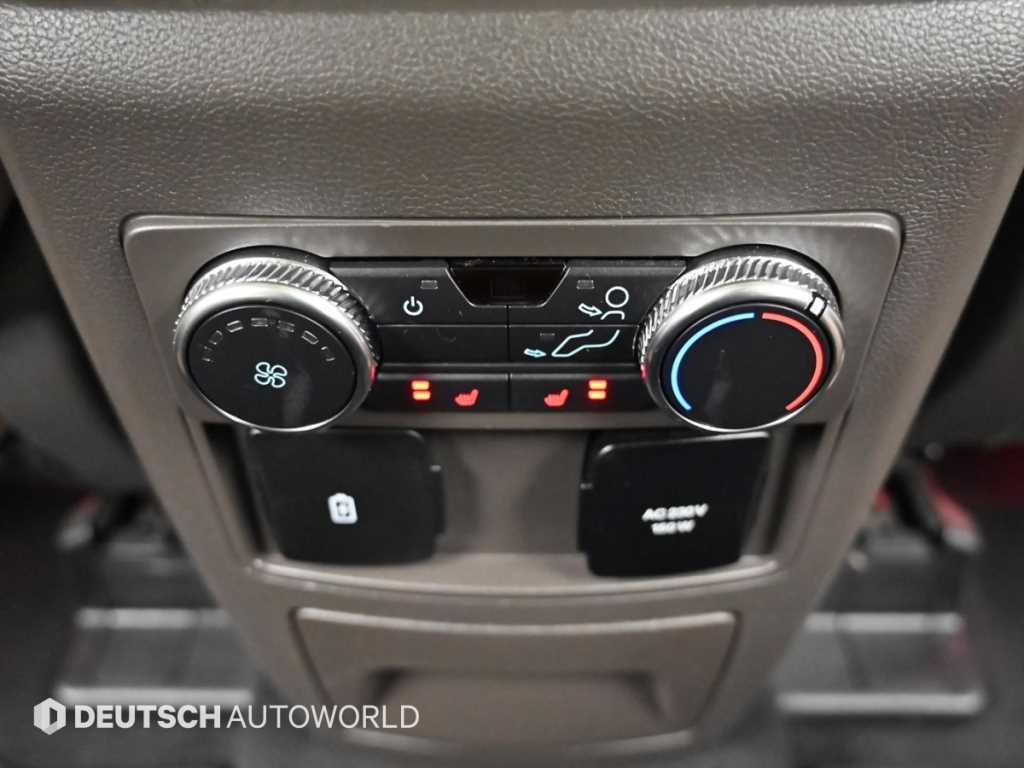 Ford Explorer — photo 16