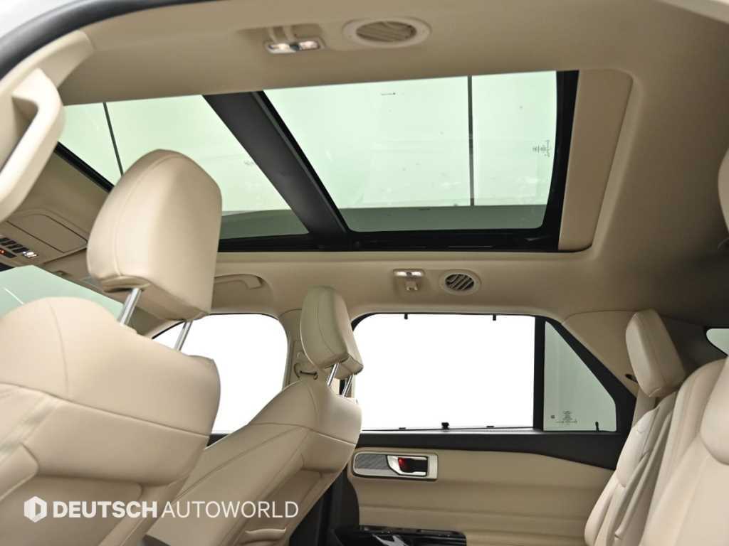 Ford Explorer — photo 18