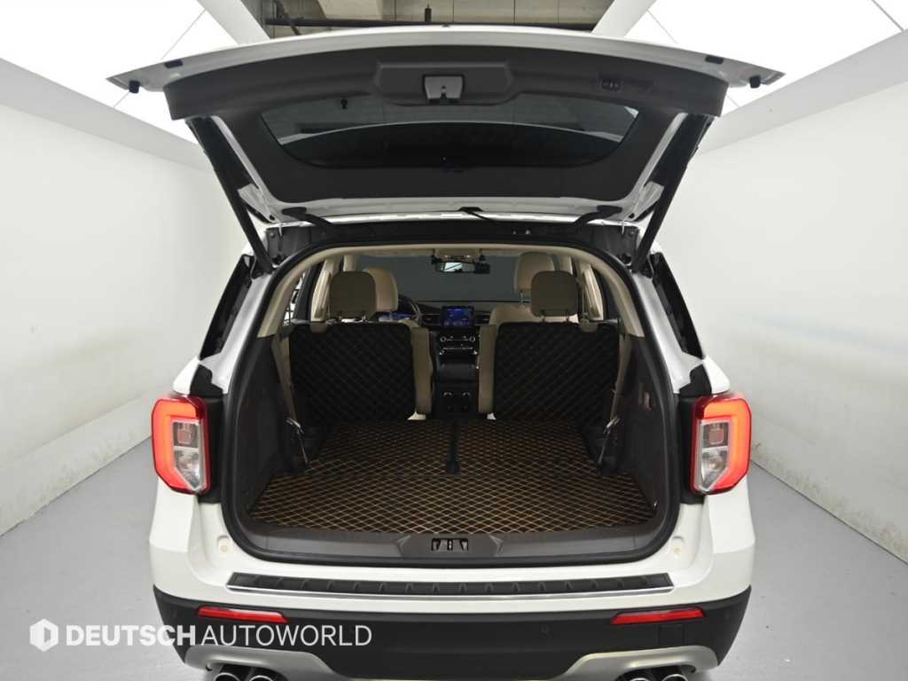 Ford Explorer — photo 19