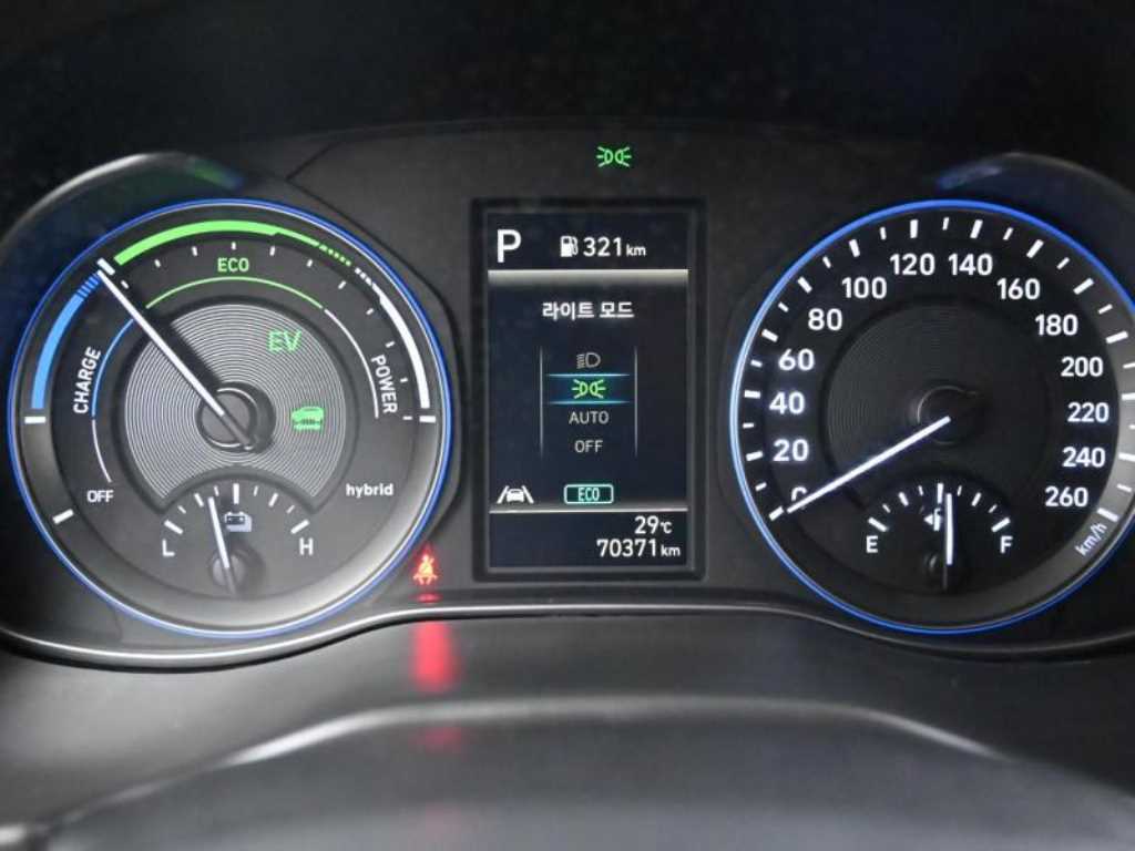 Hyundai Kona — photo 08