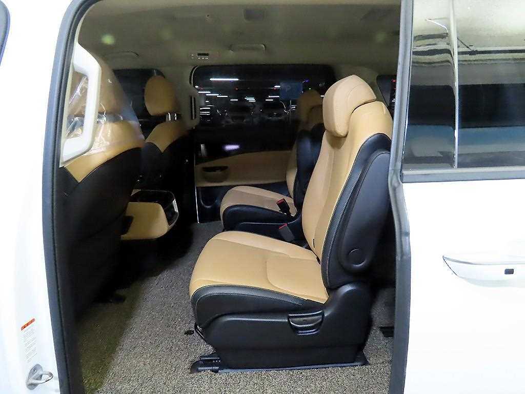 Kia Carnival — photo 07